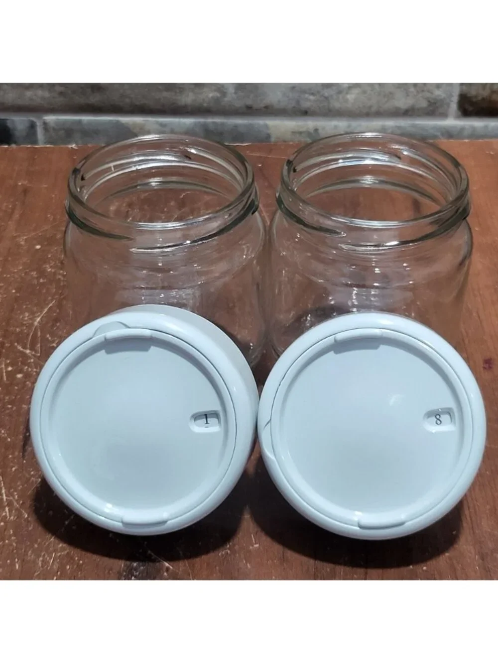 Euro Cuisine Set 8 Glass Yogurt Jars 6 Oz Date Setting Lids